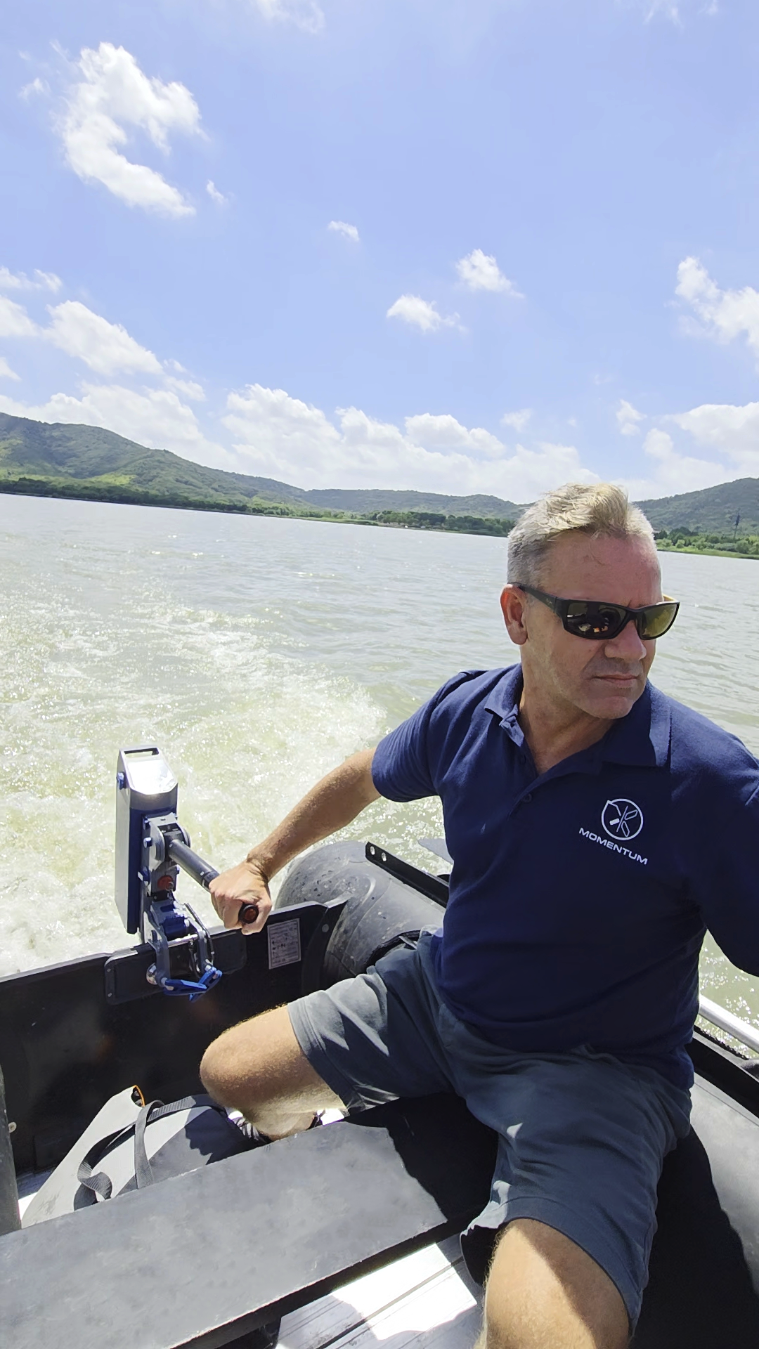 Momentum U2 Electric Outboard Motor 2.5kW 5HP Equivalent Portable Marine Engine
