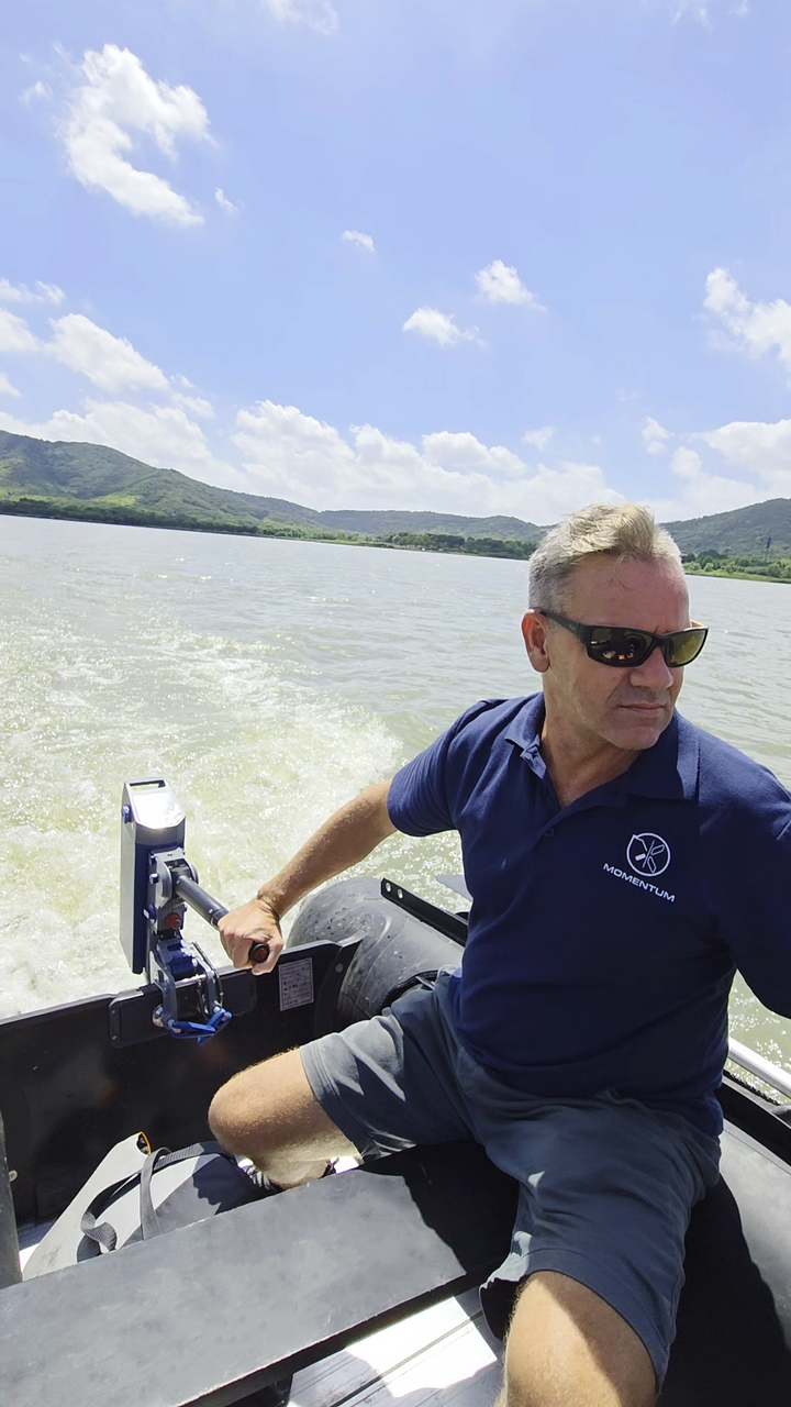 Momentum U2 Electric Outboard Motor 2.5kW 5HP Equivalent Portable Marine Engine