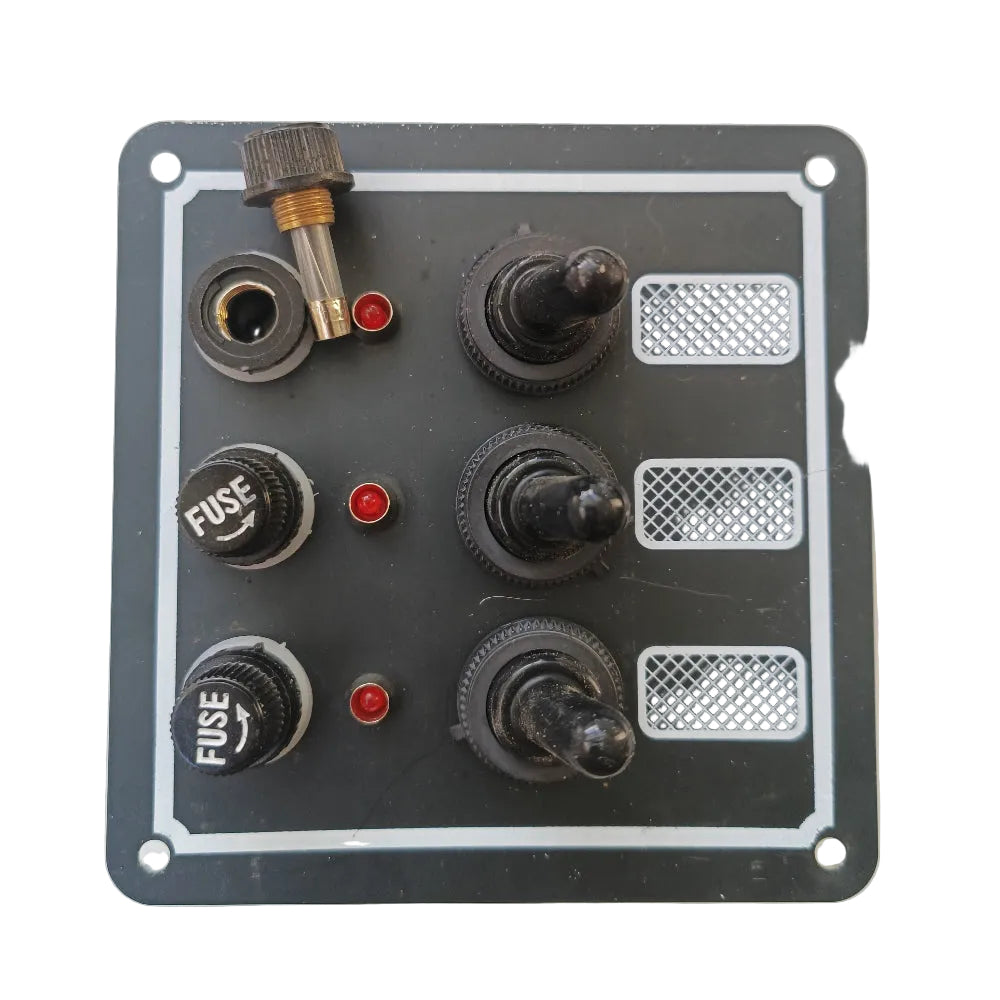 Switch Panel 3 Gang Toggle & Fuse, 12V — 102 mm | 4Boats