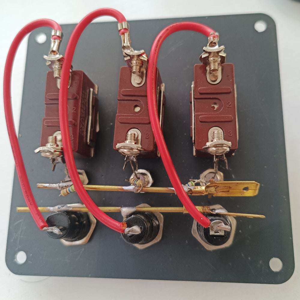 Switch Panel 3 Gang Toggle & Fuse, 12V — 102 mm | 4Boats